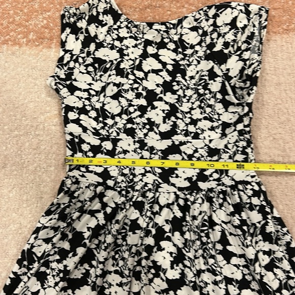 Impress Dress - Picture 5 of 6